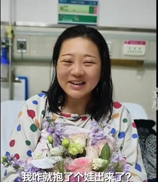 新疆女子徒步3000公里，到洛阳看感冒，直接抱了个娃出来？！这事儿离谱到我