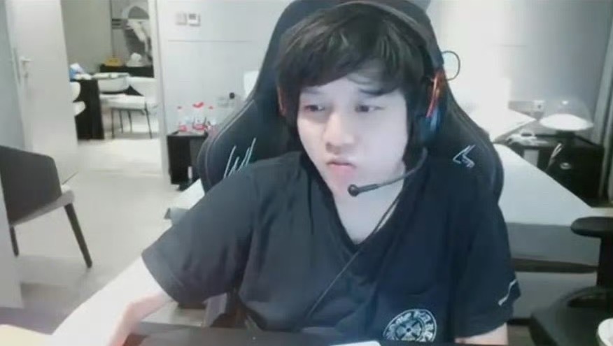 哈哈，皮鞋说VG官宣了才知道没自己，太惨了吧皮队！原本还以为皮鞋是要自己组个队，