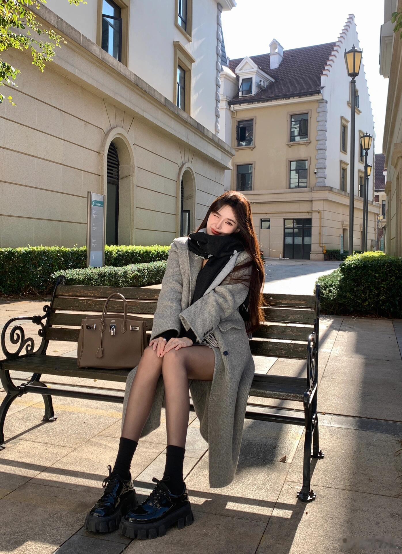 灰色大衣的高级感，氛围拉满了