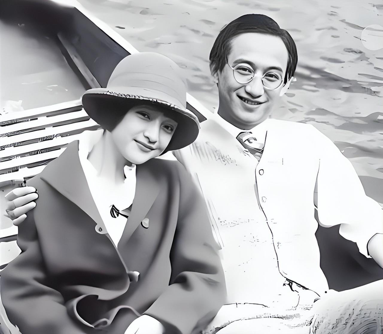 1931年，徐志摩去逛青楼。深夜回家时，见妻子陆小曼已睡，便蹑手蹑脚爬上床。不料