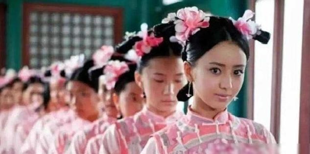 1407年，一批秀女即将送入皇宫献给皇上，半路上被锦衣卫指挥使纪纲拦住了，纪纲挑