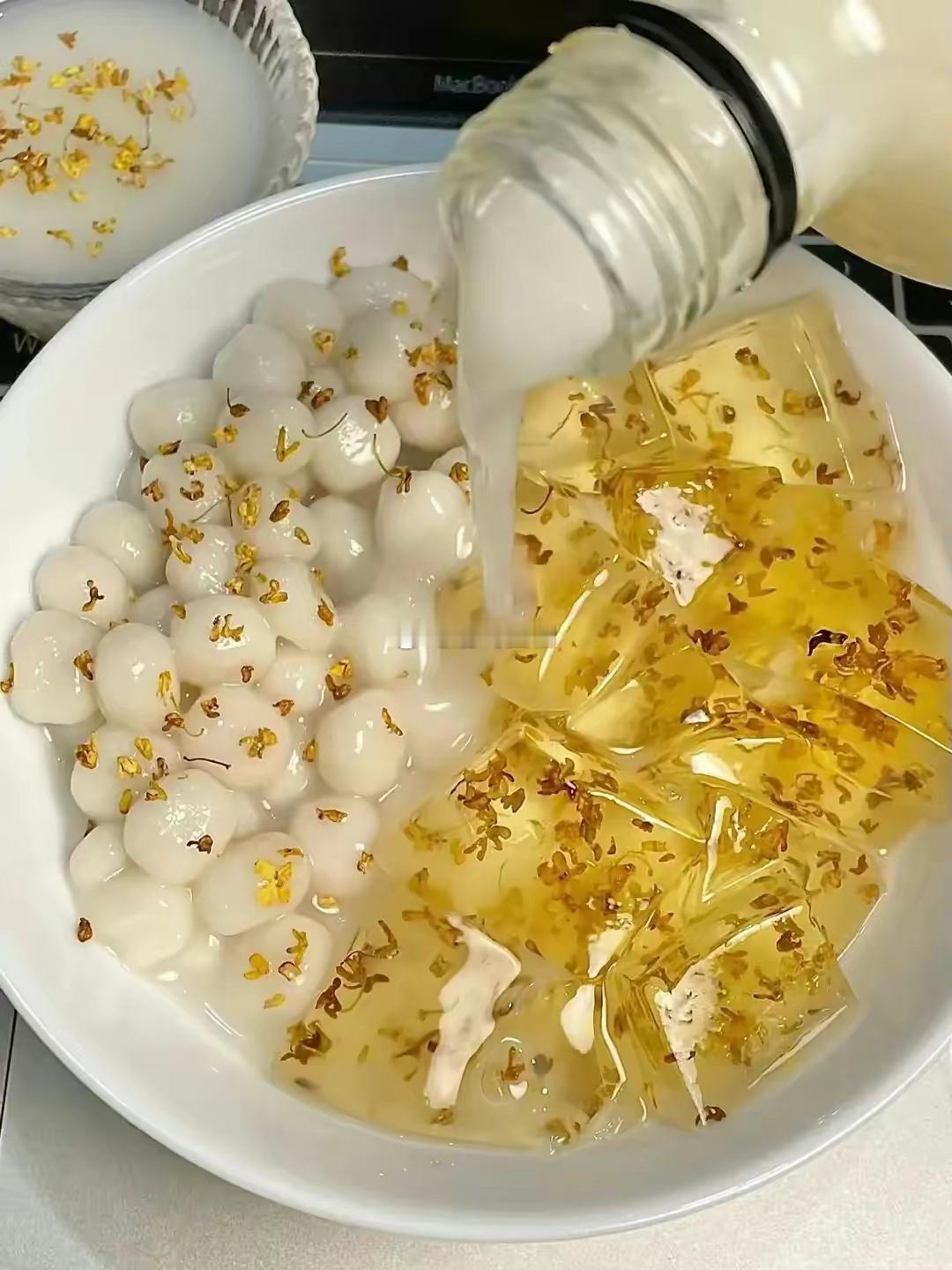 金牛是非常被动的人，没确定关系之前就是敌不动我不动，敌要是动我就动一点的状态，他
