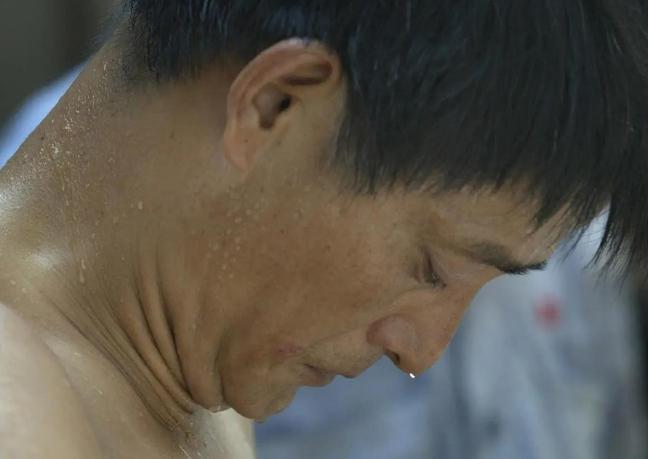 热还是不热，就看你习惯程度比如经常吹空调的，你只要走出空调房，马上就会觉得热
