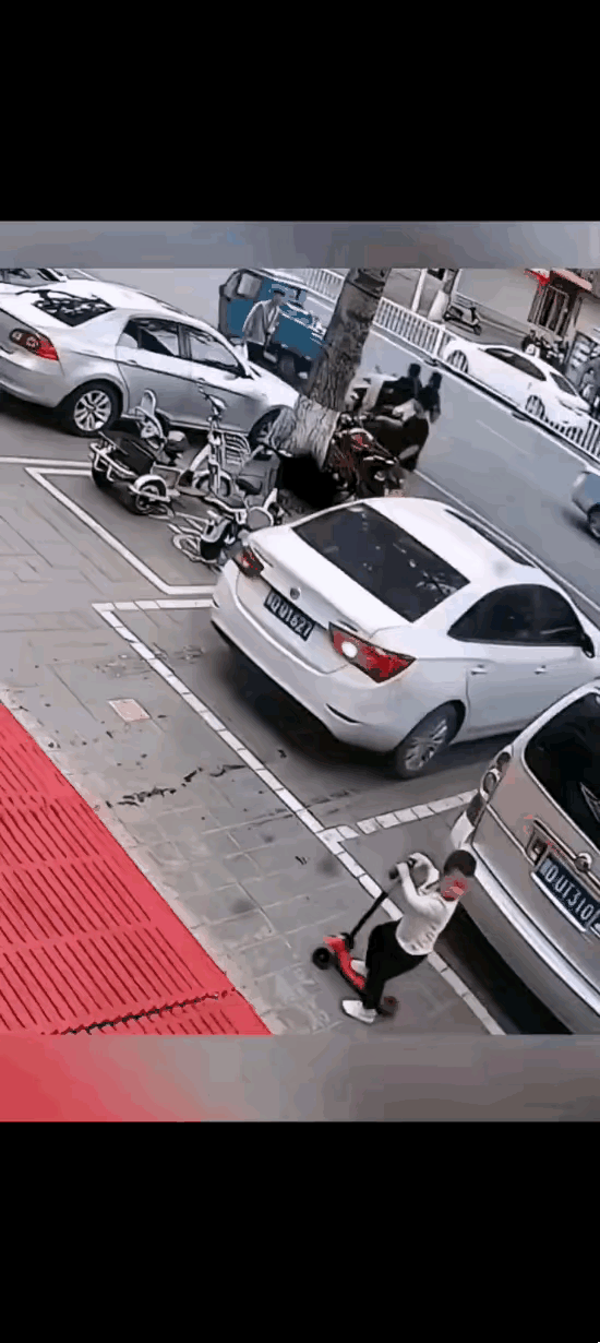 妈妈的这一巴掌打的好，打出了责任，打出了格局，也打出了对孩子真正的爱。一个小男