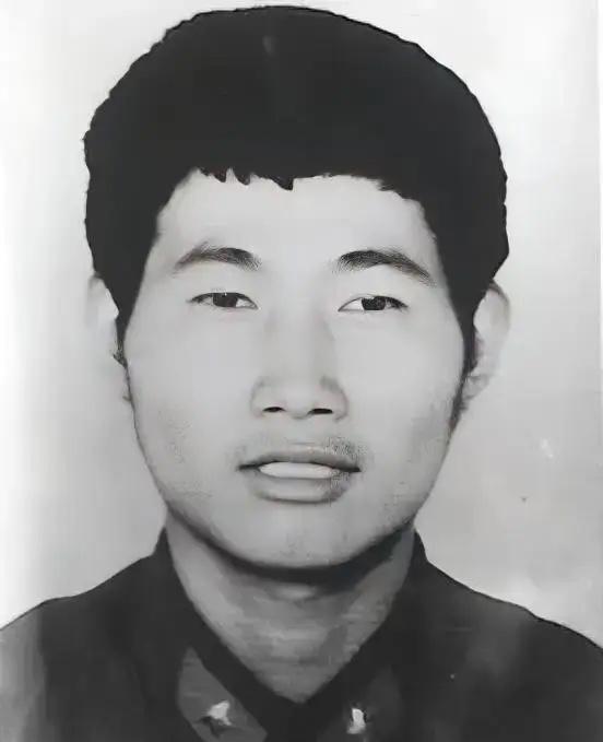 22岁烈士用身体挡住炮弹：他推开战友的最后一秒，成了老山永远的痛