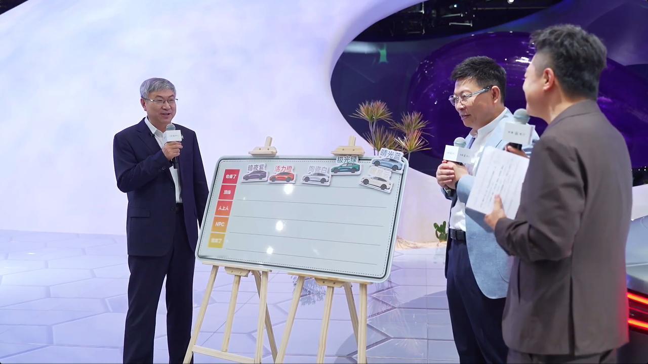 4月26日，在北京车展期间，华为终端董事长余承东表示：“智界R7、S7等车型