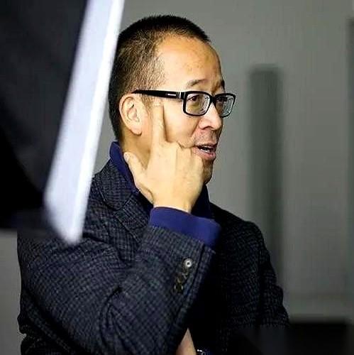 俞敏洪说他两个大学同学，没了。一个抑郁，一个跳楼。俩人啥条件？用今天的话说，