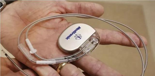 1956年，美国一名科研人员在进行实验时，错误地将1兆欧的电阻器当成了1万兆欧的