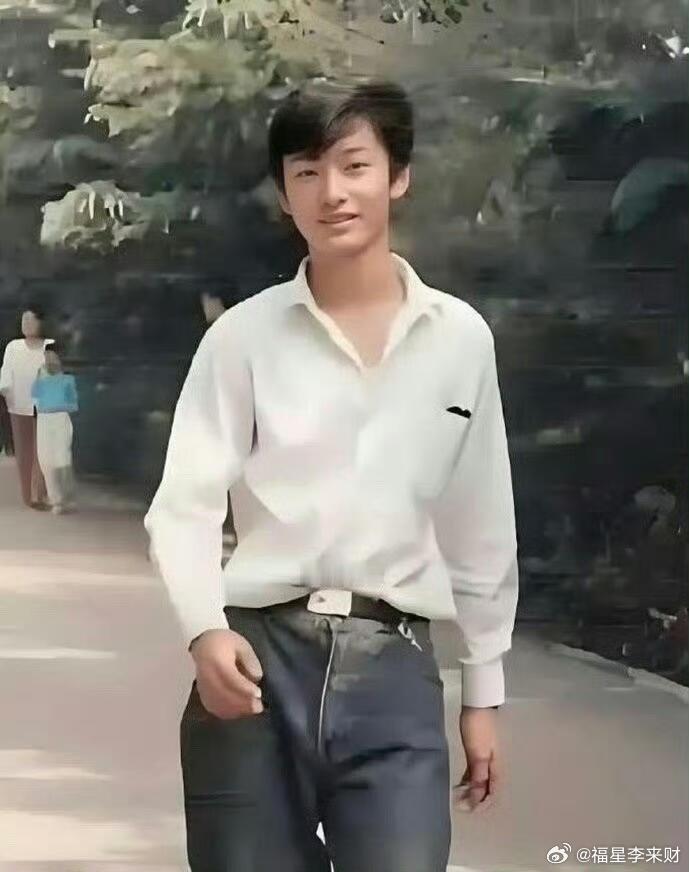 黄晓明当年在班里真的是颜值天花板