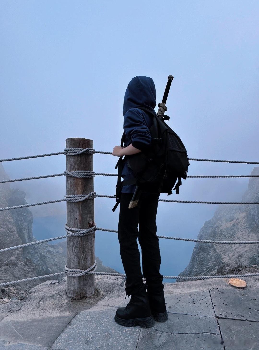 文旅届的显眼包全出来了内娱取景地该刷新了贵州黄果树、长白山齐上阵，为萧炎、张起
