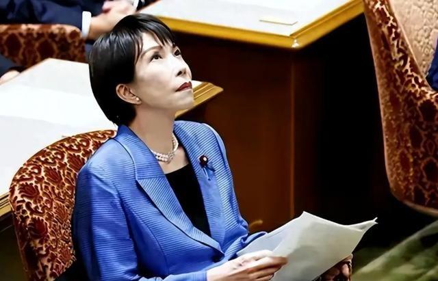 高市早苗再也控制不住自己的表情了，在采访时，她大声喊道：中国的行为是毫无道理的，