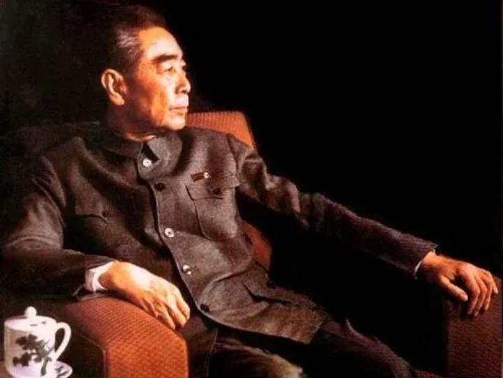 能让斯大林主动夸赞的中方领导人，周总理绝对算一位，当年一句感慨流传至今：“你