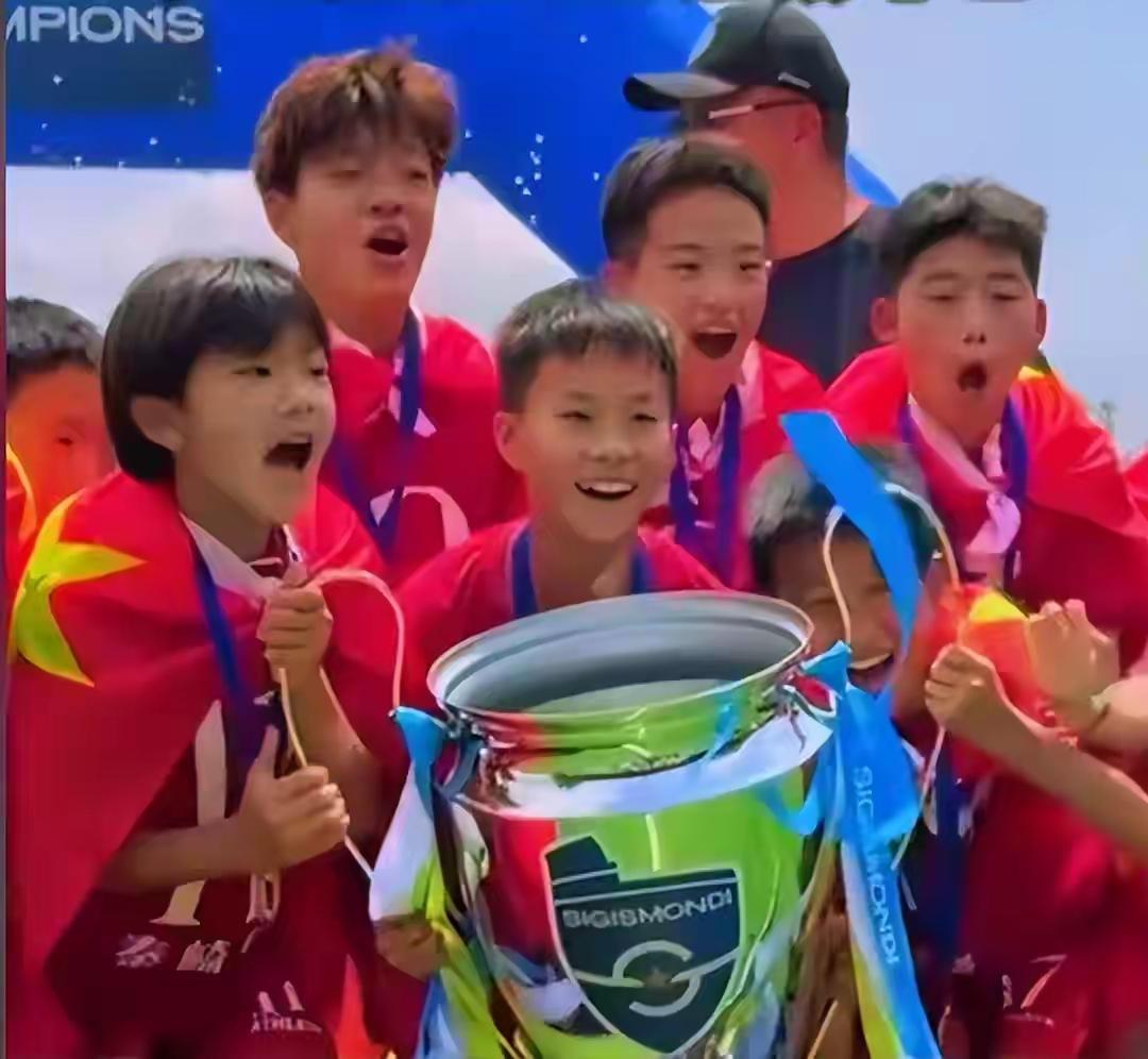 董路，从被人骂，变成被人夸了！夸他的人，很多是以前骂他的人!中国足球，胜反而