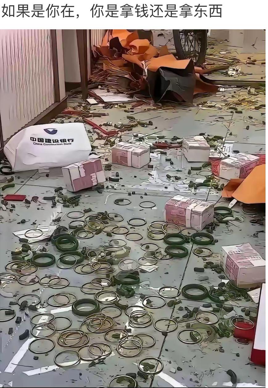 满地钞票和玉镯散落一地，看着就让人眼花缭乱。摆在眼前一道灵魂选择题，要是身处现场