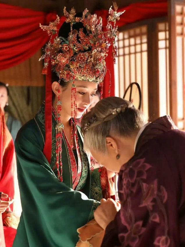 长尾效应最好的还是孙俪和赵丽颖的剧老剧长尾效应至少已经开播5年以上的剧，5年以