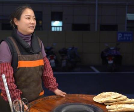“没人敢娶！”安徽，2022年，一33岁女子卖烧饼每天4点半起床，11点睡觉，每