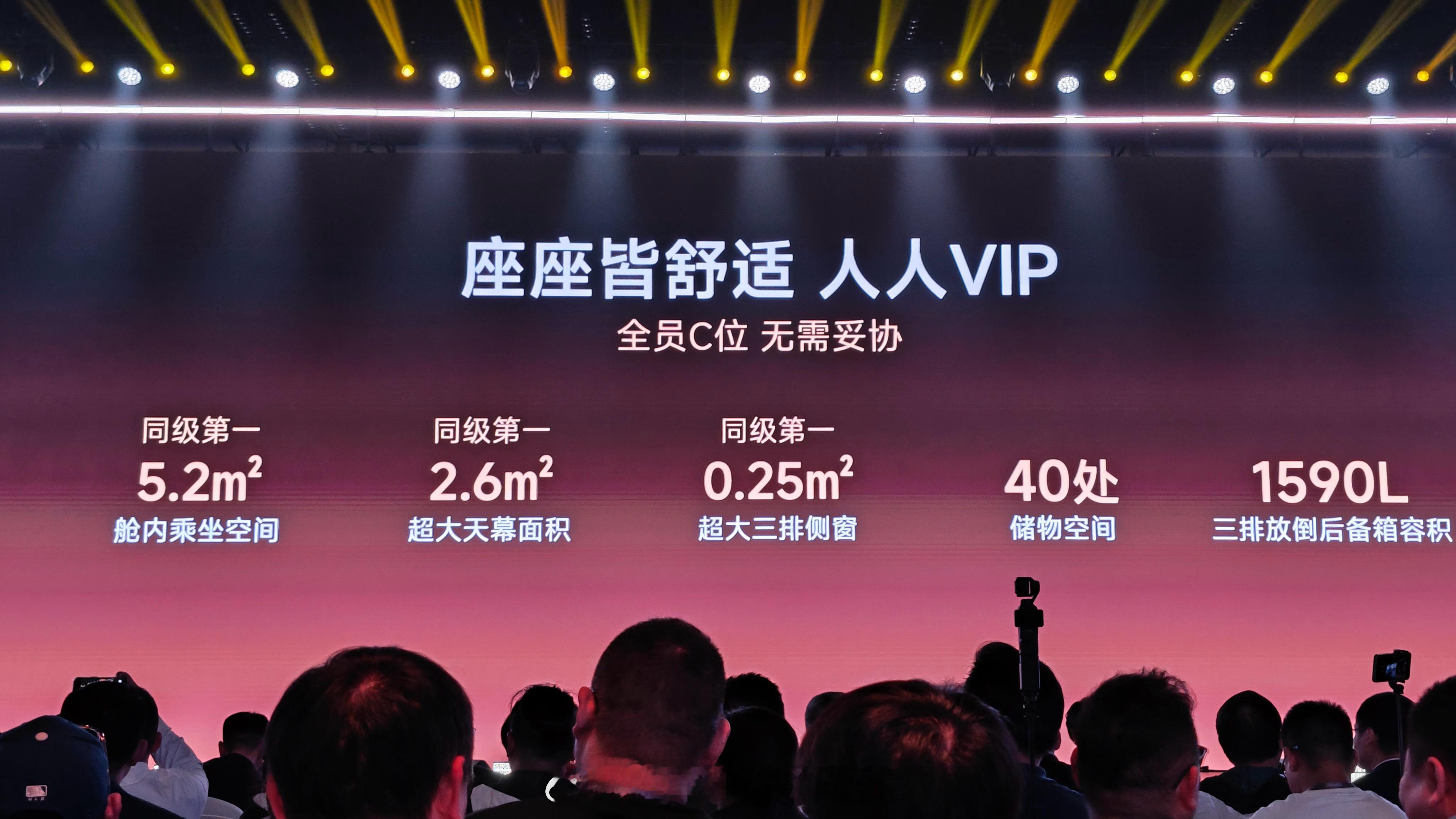 风云t11上市让百万豪华触手可及在安全和舒适以及操控方面,奇瑞风云T11都做得