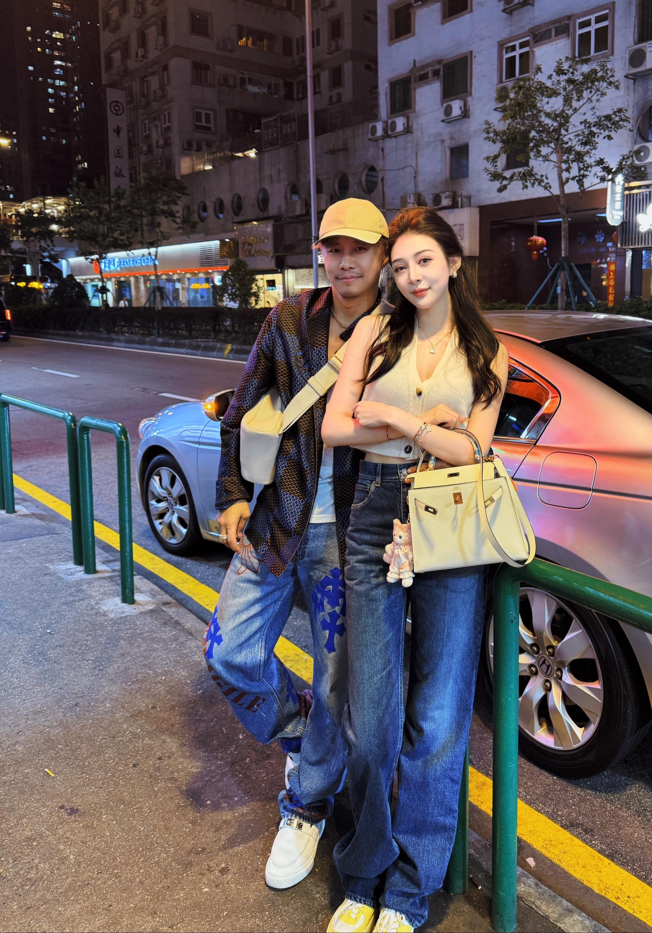 出去玩我就是我老婆的摄影师