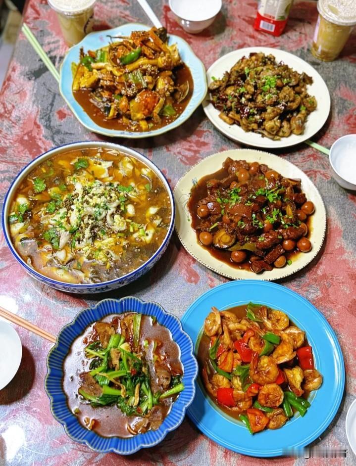 这桌菜配五粮液比较好？还是配茅台比较好？