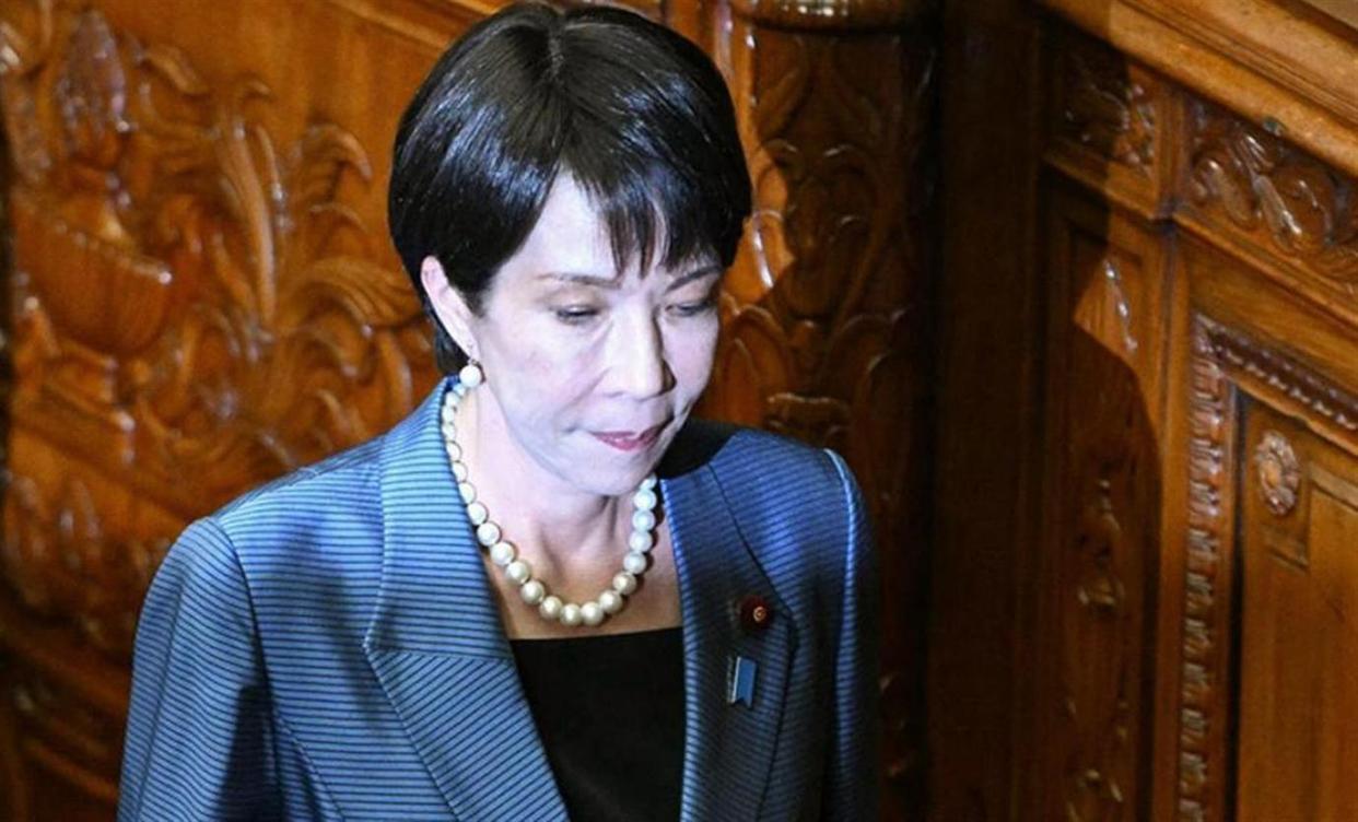 硬抗中国29天，一纸控告书让高市老实，“短命首相”进入倒计时？一个靠“对华