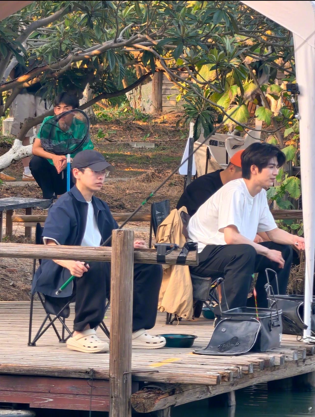 彭昱畅、张凌赫、马頔《向往的生活》路透张凌赫向往的生活录制上班​​​