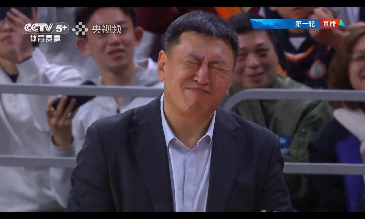 郭昊文绝杀不成，王世龙脸扭住很厉害，你加时赛还怎么赢？王世龙是老实人，比谁都