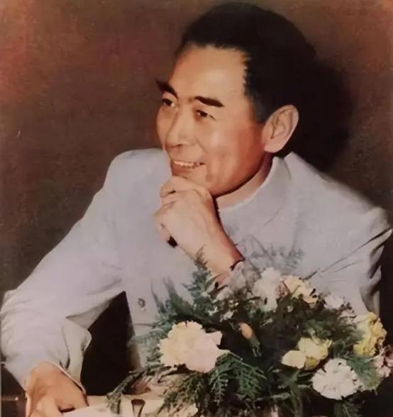 1976年1月8日下午1点，总理刚走3小时，手术室的解剖室里爆发出了一阵阵哭声