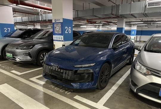 所以新A6L长这样⁉️吃完饭去停车场我丢新A6啊！！奥迪一汽咋还倒装了呢