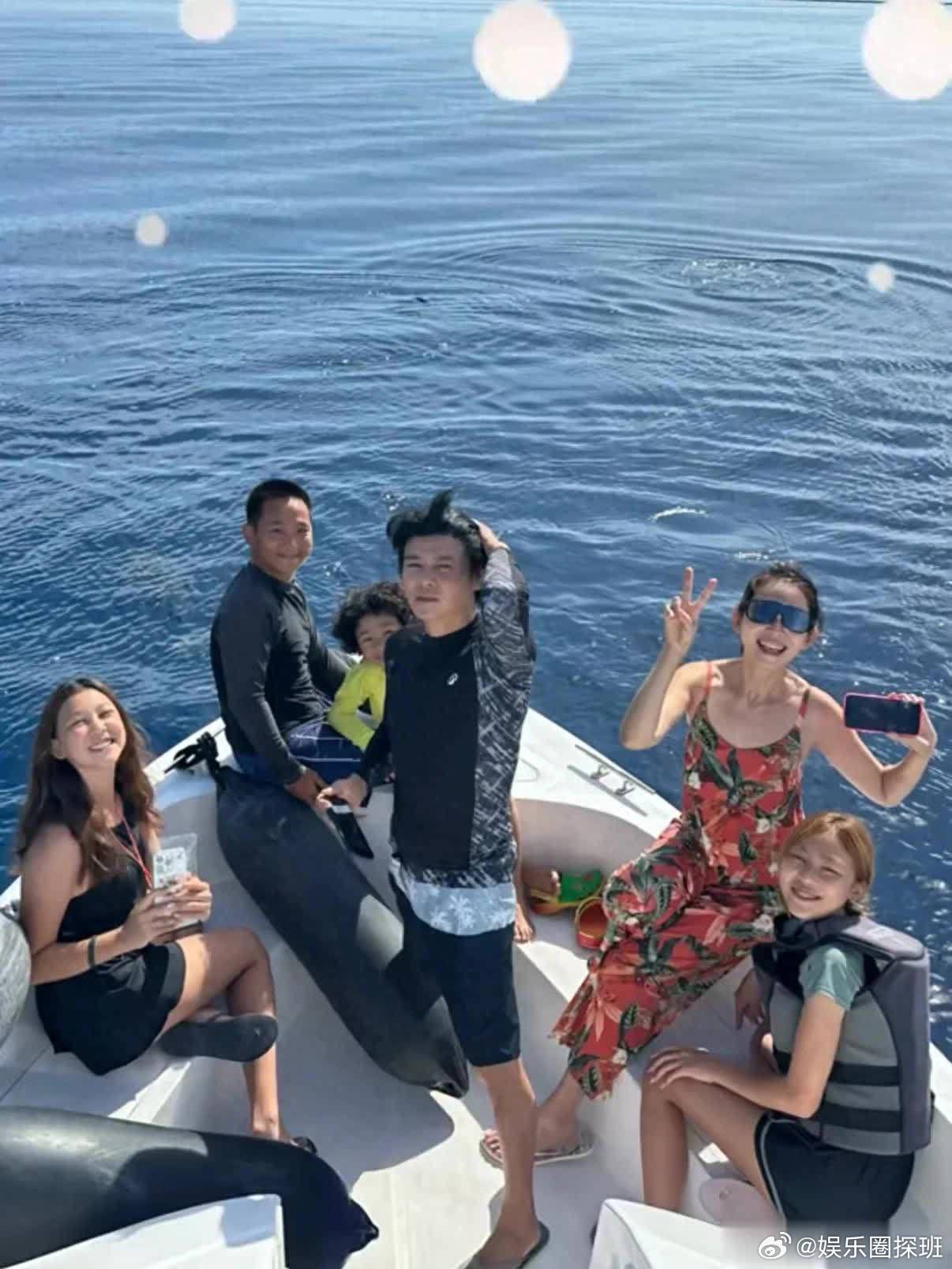 蔡少芬回应女儿进演艺圈，面对网友热议女儿外形出众、适合进入演艺圈，蔡少...