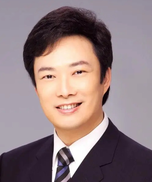 一次，费玉清在日本女友家留宿，贴心的女友早早为他刚好洗澡水，结果他刚刚跨进浴缸，