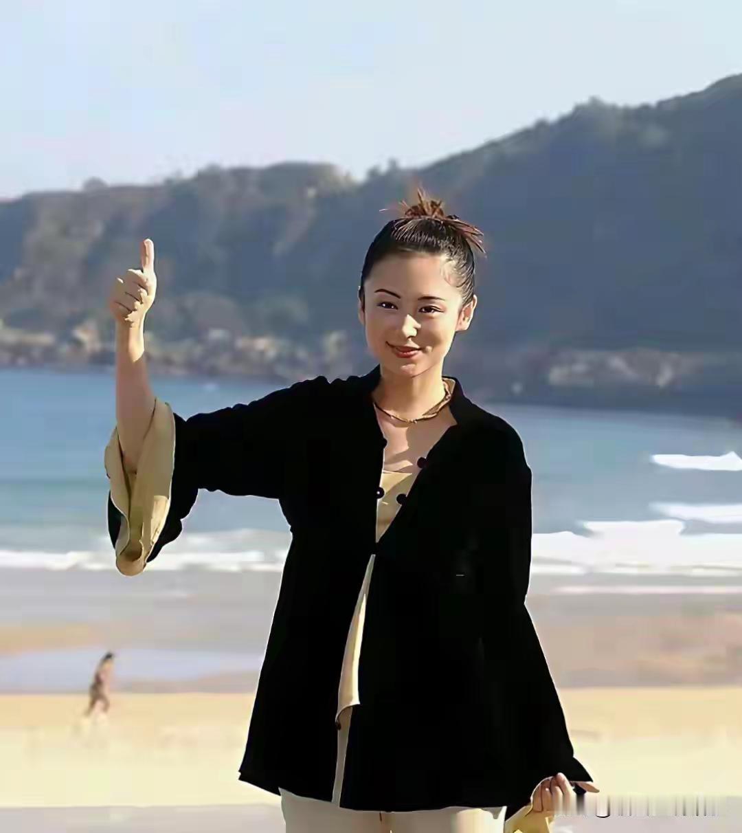 女神老了，身材不如从前了，不过还是好漂亮啊！