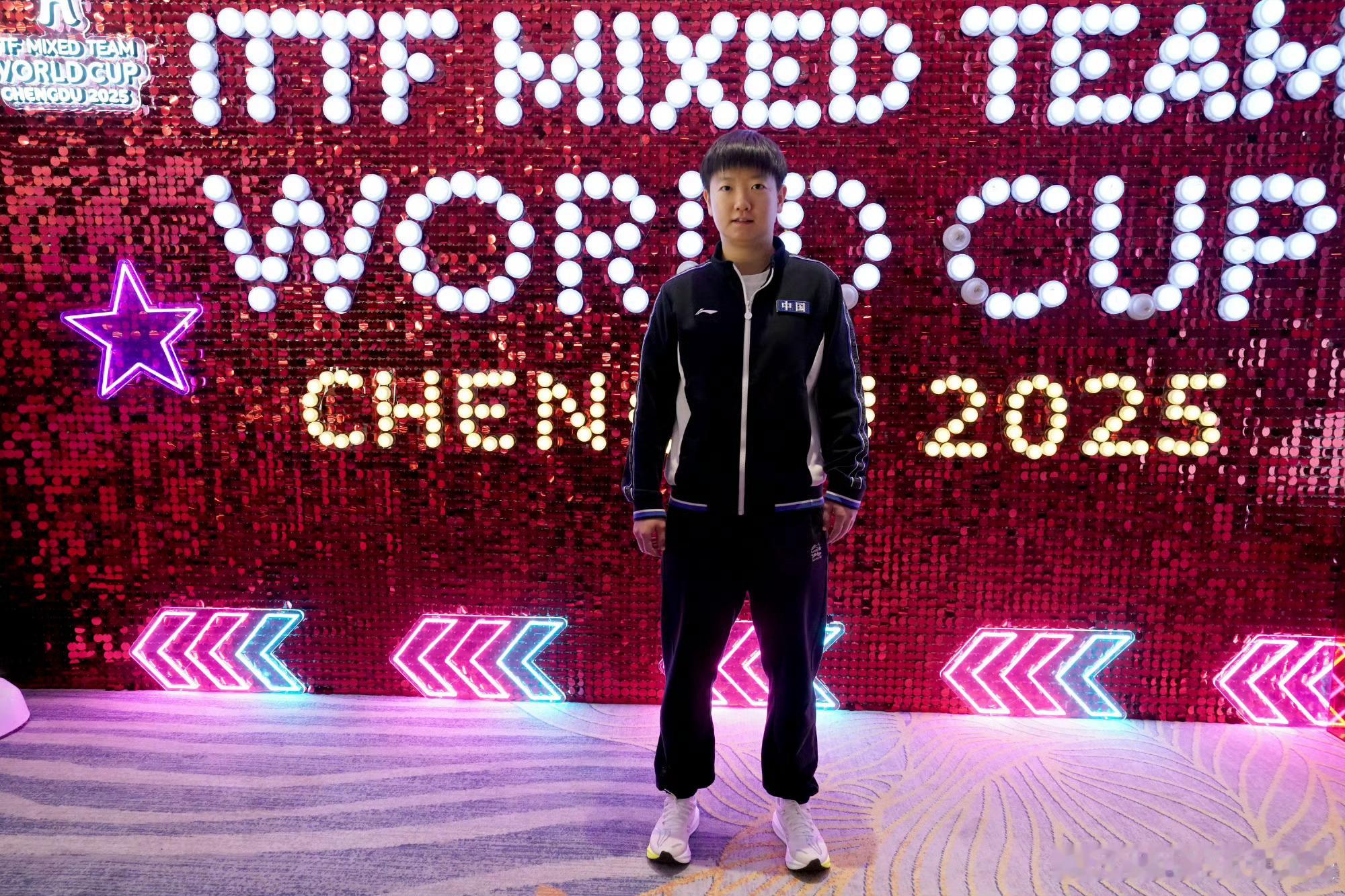 从这个距离➡️变成这个距离啊啊啊啊啊啊啊啊啊怎么感觉鬓角这里有点shi