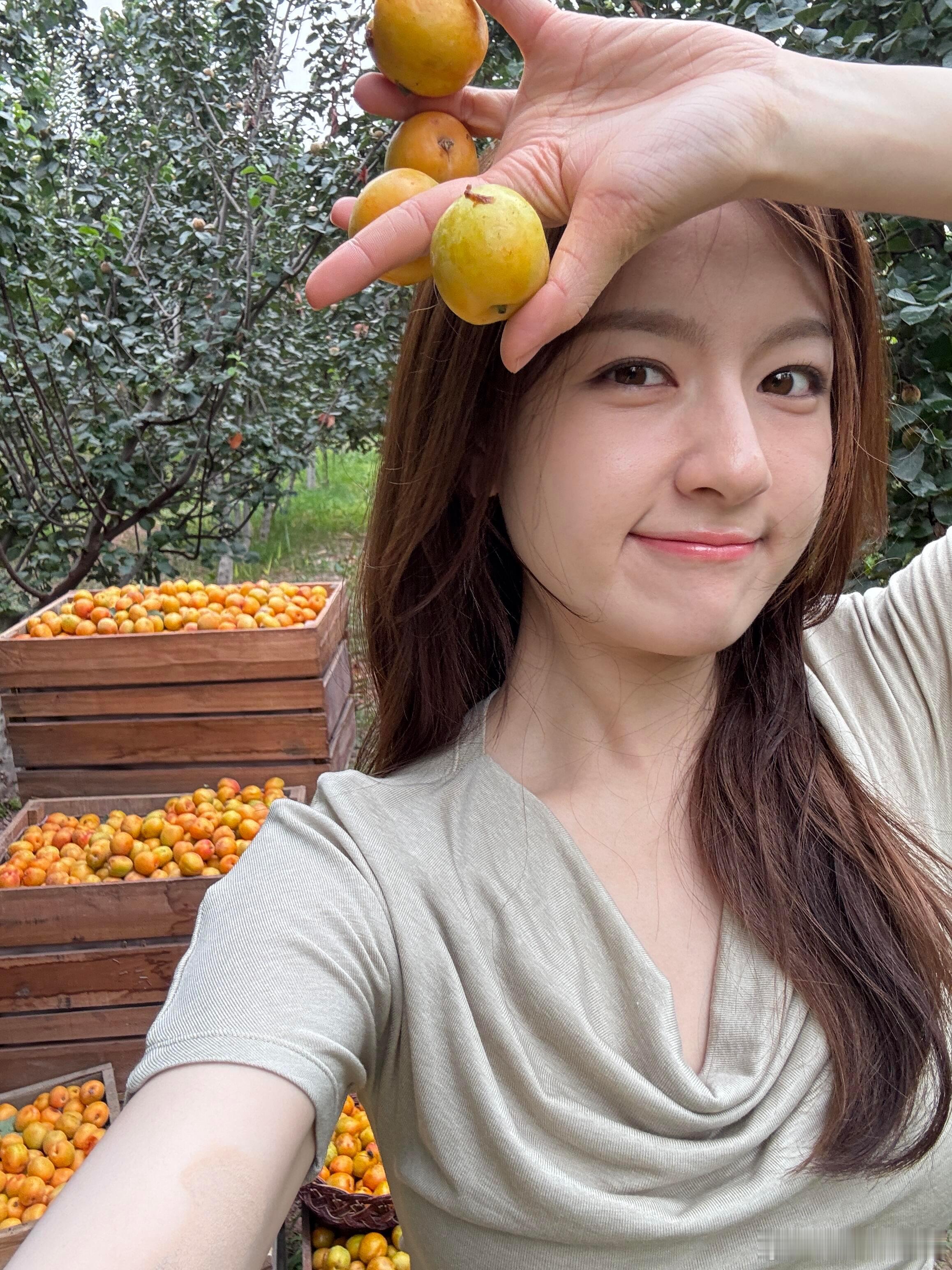 李兰迪有如此强大的内核，迪粉吃的真的很好，比起病态纸片人，这种舒展、有生命力的状