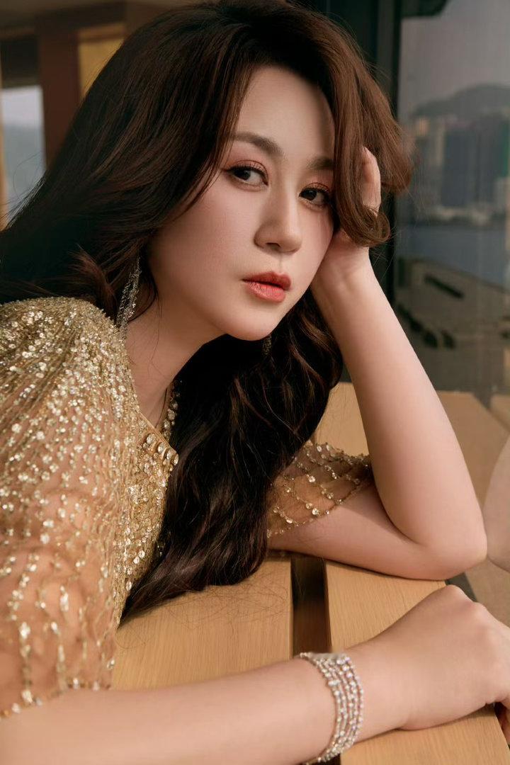 马丽港风适配度马丽这个气质完全legend级别谁还没被马丽金像奖造型美到！复古