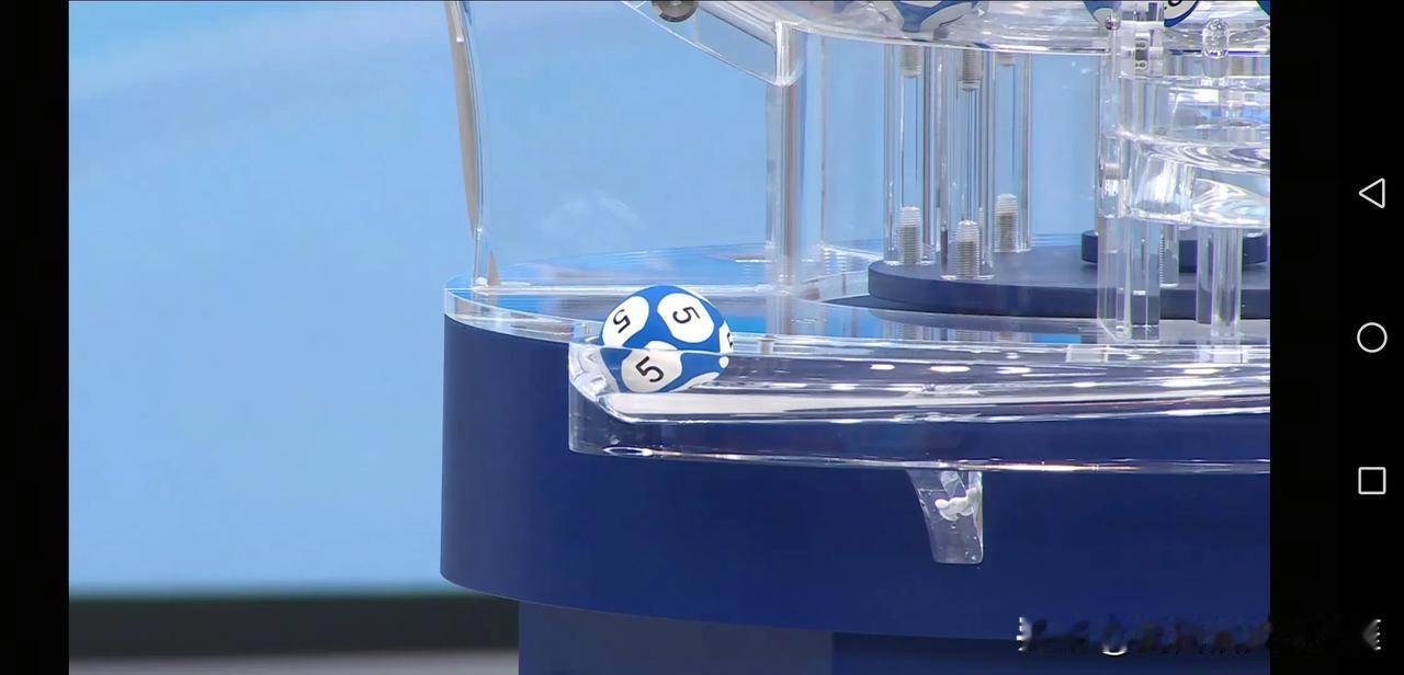 双色141期：大号做主，奇数看涨上期开出4枚小号，5枚小尾，质数2枚，0路4