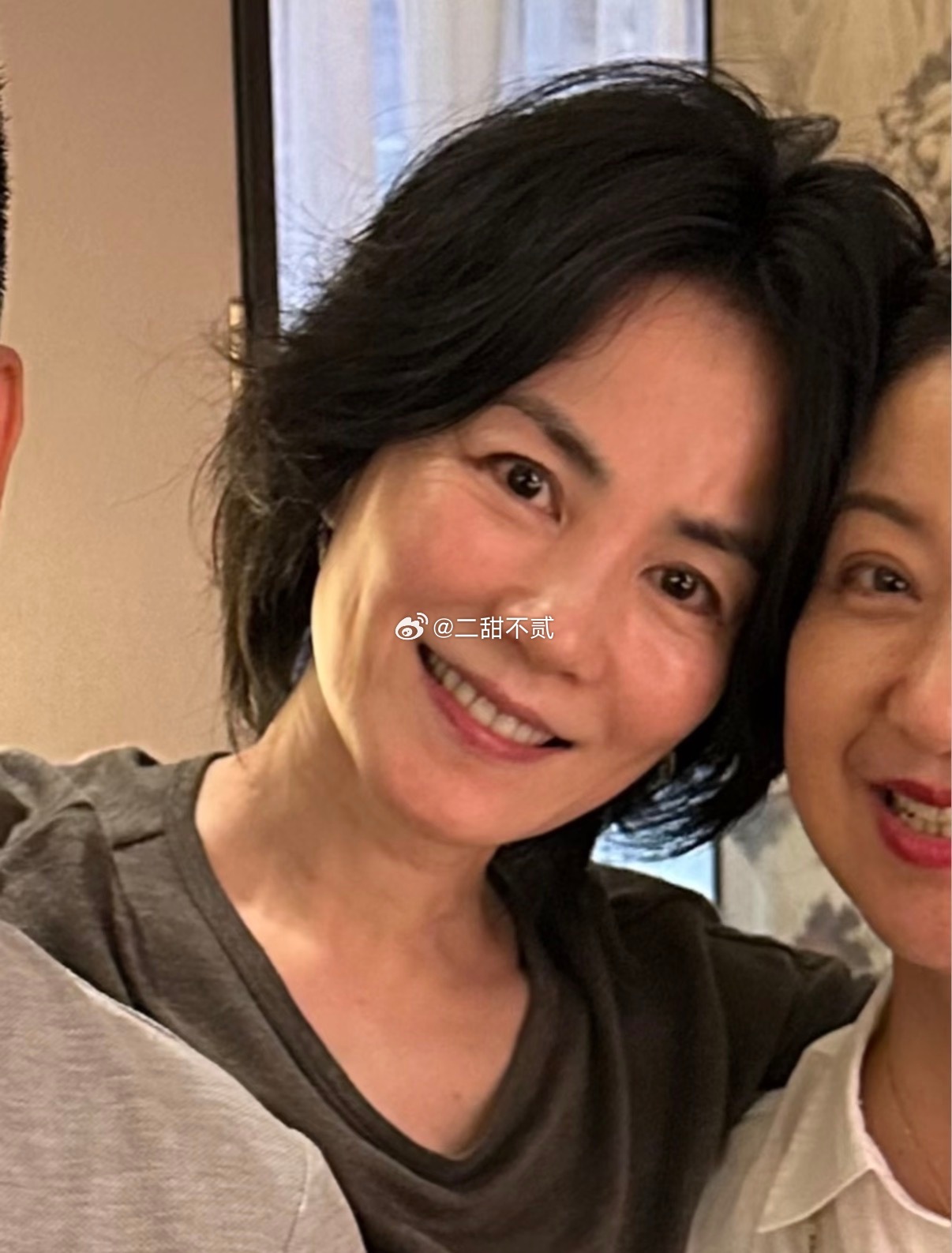 王菲近照，不化妆的她也美得很真实！