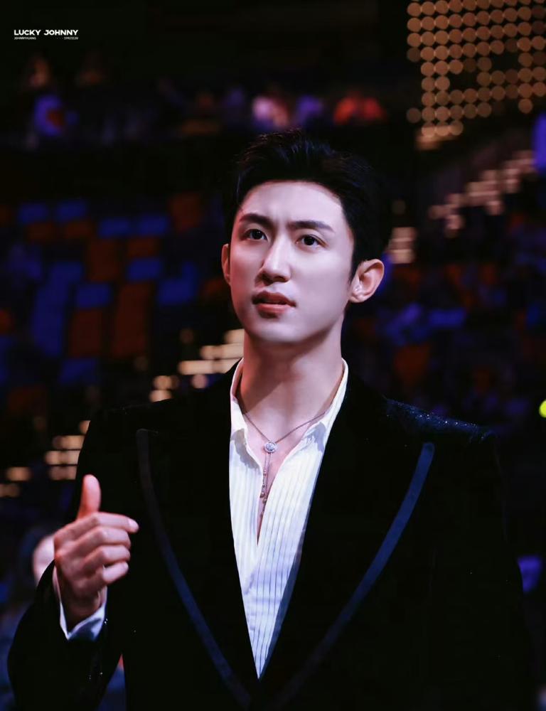 秦岚没和魏大勋互动​不是因为2人分手了​实在是因为郭京飞和黄景瑜太太太