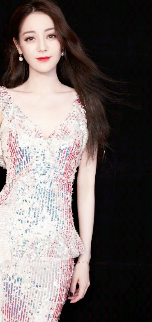 在寂静宇宙中运行着温柔的轨迹