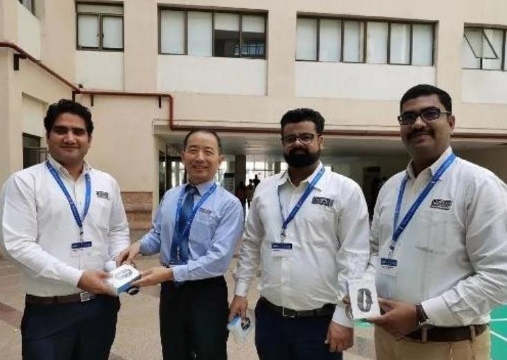 现在无耻的印度人，在中国深圳成立技术非常低的科技公司，然后复制中国成熟的科技产品