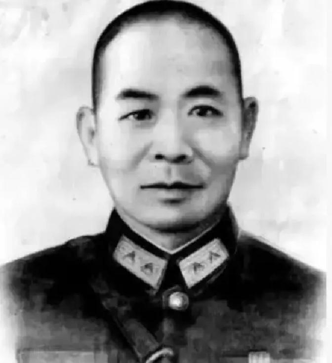 周总理临死前最牵挂的两个人，一位是张学良，另一位竟是他1973年一个平常的工作日，周恩来总理正在中南