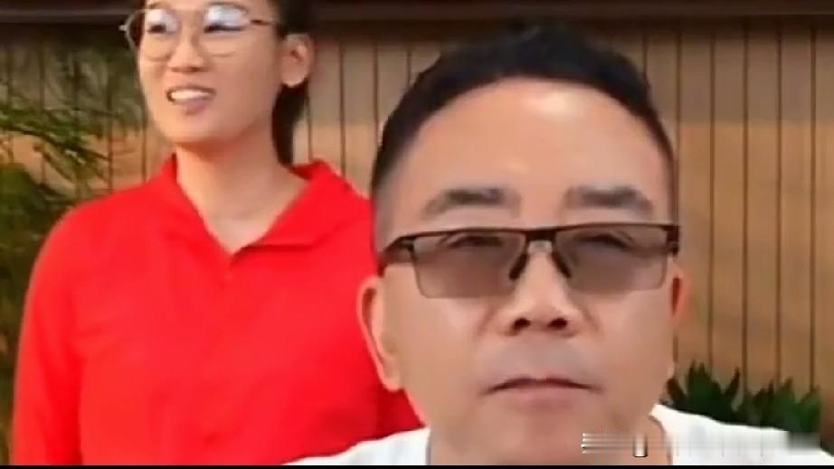 认识杨仪是在2004年他拍摄的轻喜剧电视剧巜杨光的快乐生活》，当时并不觉得他的演