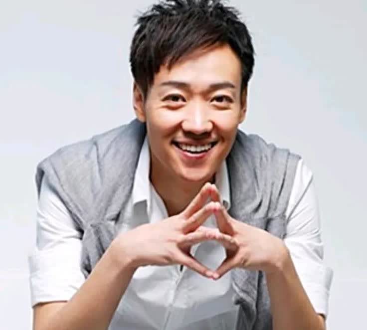研究大半天，终于从辛柏青身上发现了一个秘密，那就是男人，可以胖也