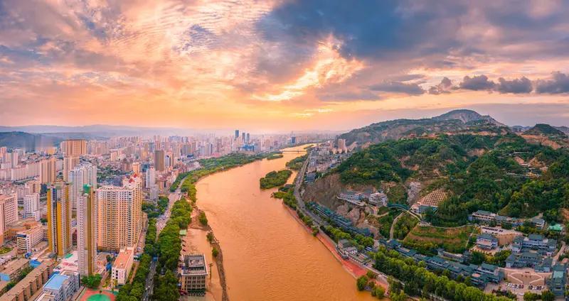 为什么说甘肃的地理位置具有重要的战略意义？首先甘肃位于中国西北部，是连接中原地