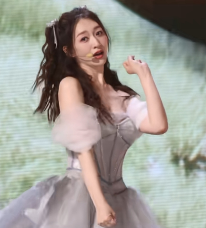 这该死的少女感简直比少女还少女50岁的人了，还少女感满满，真的是太牛逼了五十岁