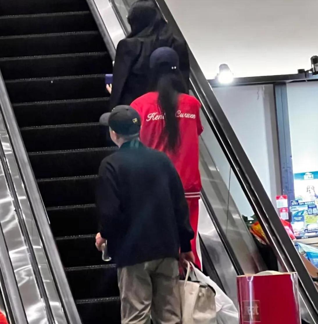 1月16日，李湘全网账号被封禁，引发网友关注。当大家都在关注封禁原因时，她却和