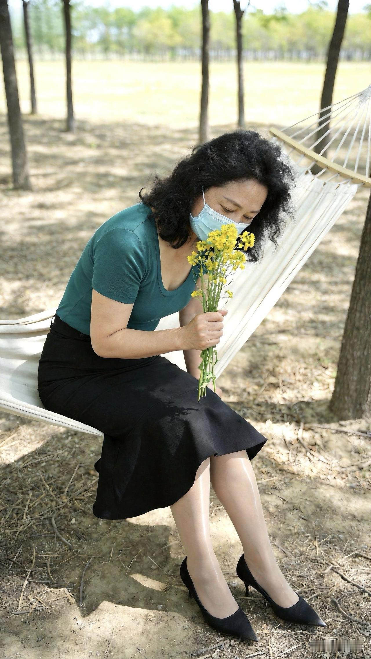 女人如何穿高跟鞋显得很洋气