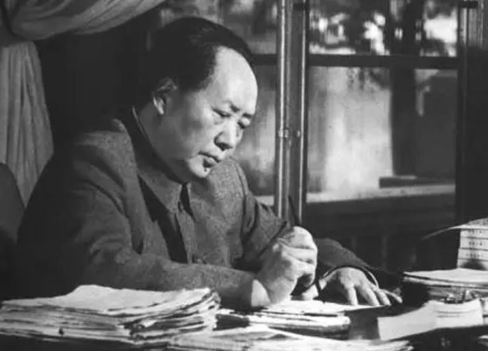 1961年毛主席在庐山开会，看到一位女舞蹈演员楞了：你好像我女儿......