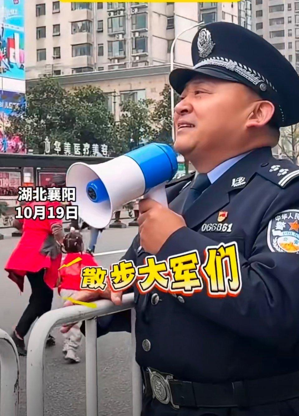 马拉松现场交警大哥的搞笑鼓励这也太幽默，太逗了吧。​​​