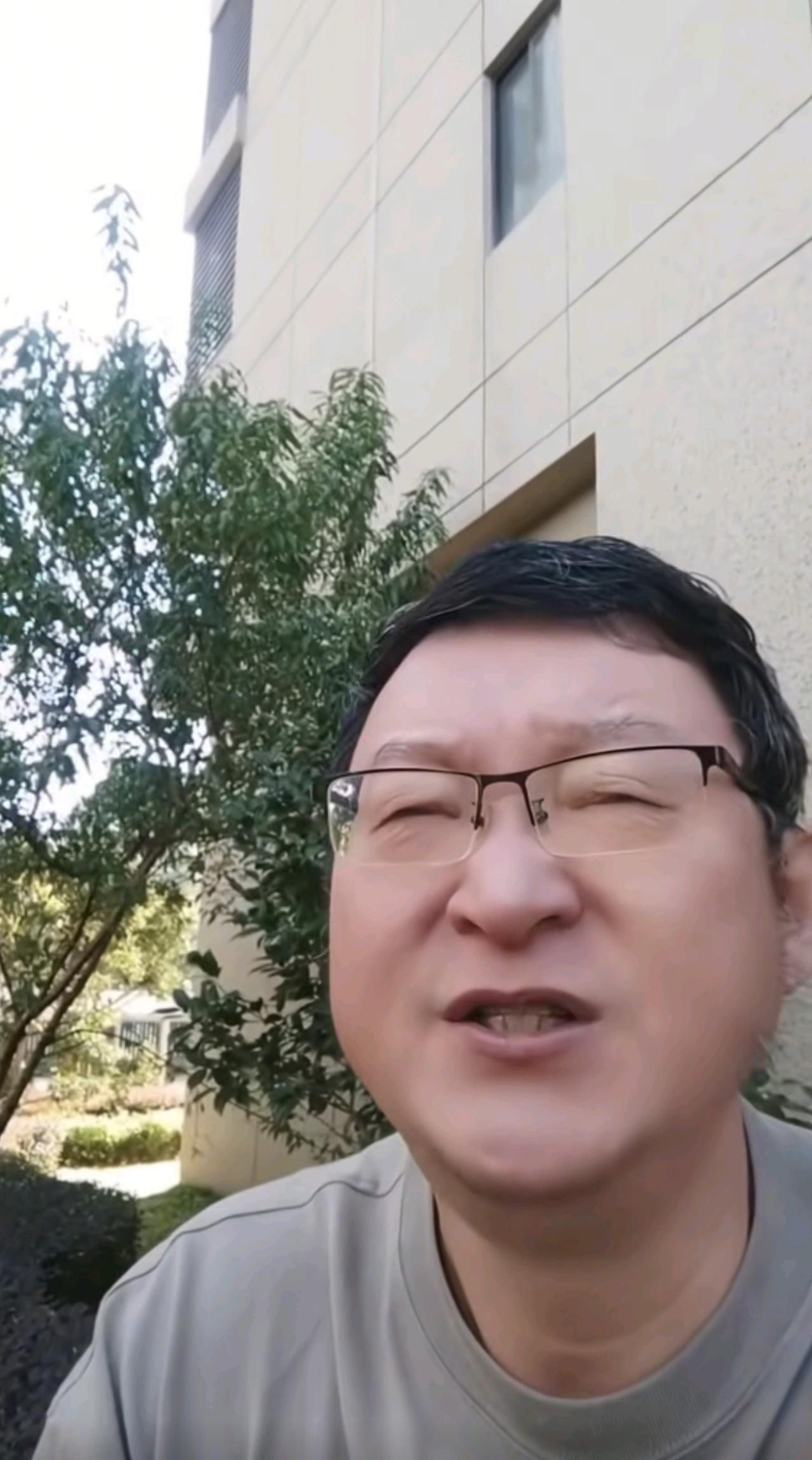 哈尔滨人还记得两千年代的张大嘴么？他黑龙江大学的一名教授，两千年代在龙广电台主持