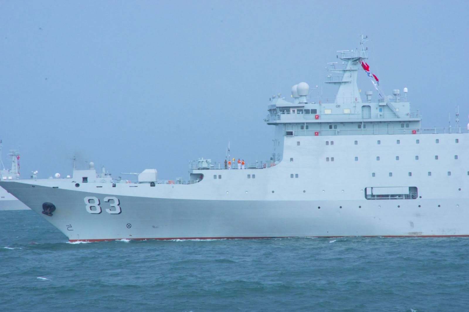 越南海军第二海军区第167旅12418型导弹艇（HQ-380）与中国海军舰艇编队